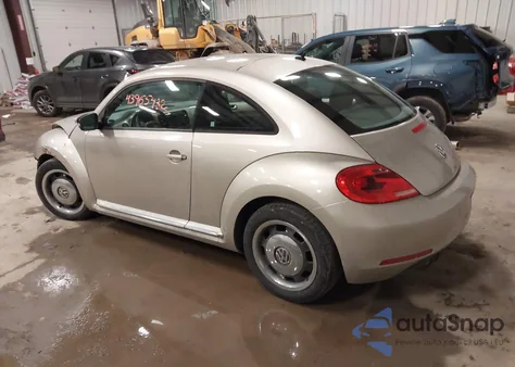 2012 Volkswagen Beetle 2.5L z USA, uszkodzony, nr VIN 3VWJP7AT7CM647852